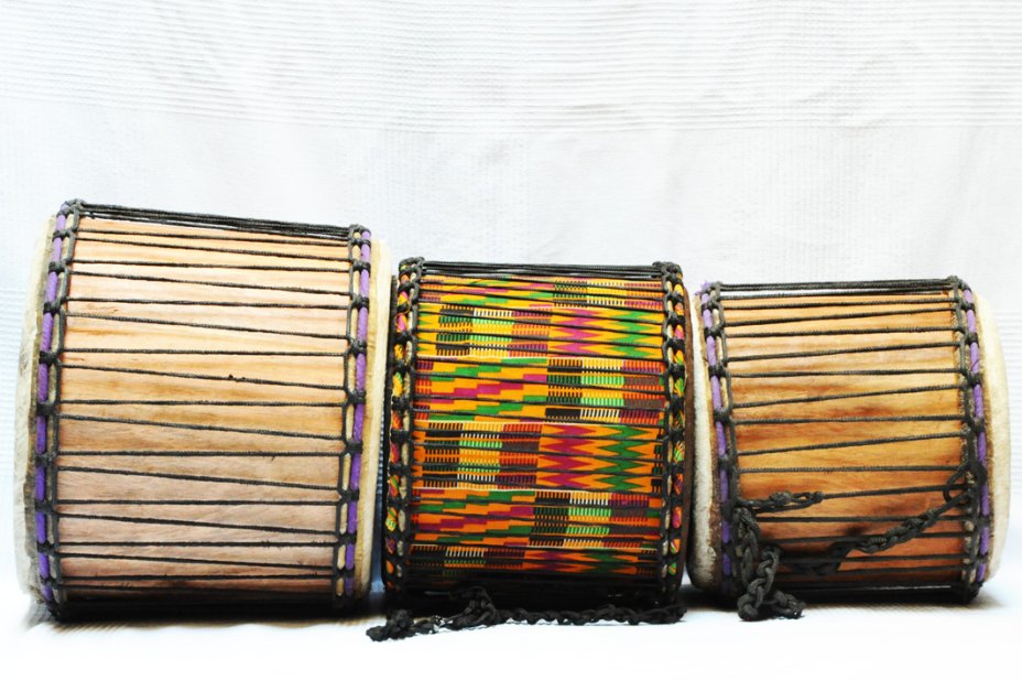 Ghana Mini-Basstrommeln Dreier-Set: Dunduns (Djun Djuns, Dununs, Doumdoums, Doundouns) Set kaufen