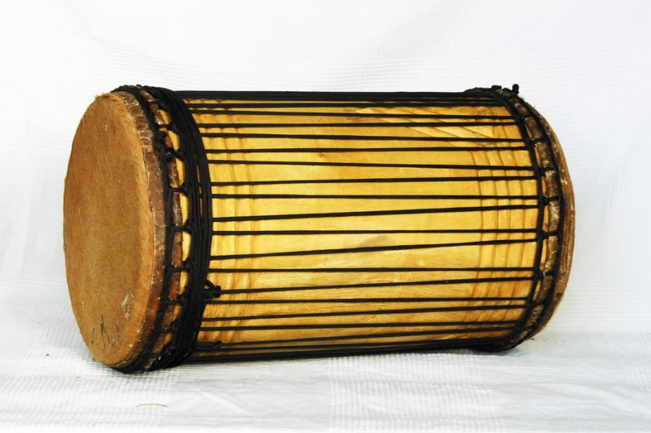 Melina Traditionnelle Aufbau Sangban Dundun - Dundun Basstrommel aus Guinea