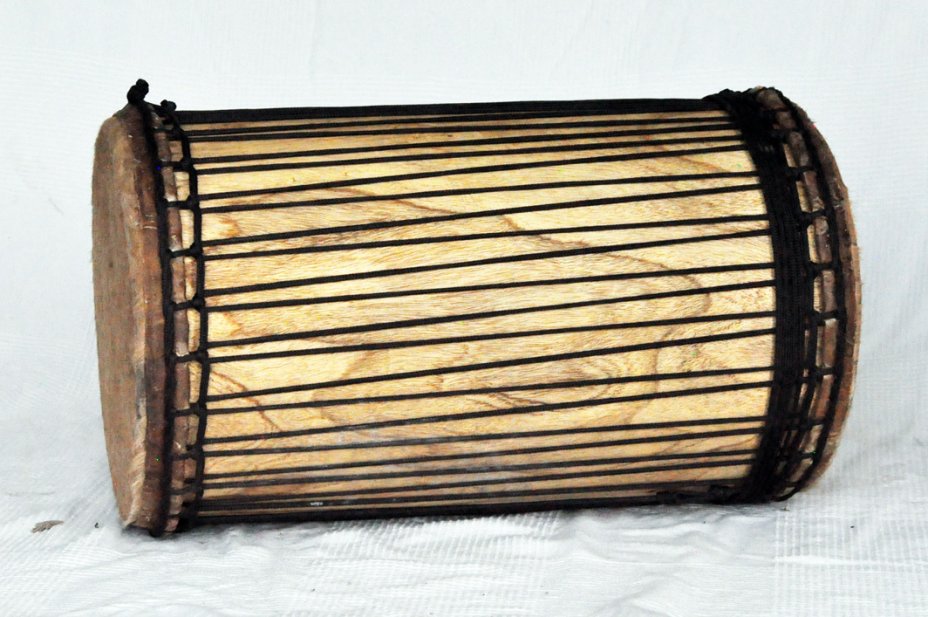 Melina Traditionnelle Aufbau Sangban Dundun - Dundun Basstrommel aus Guinea