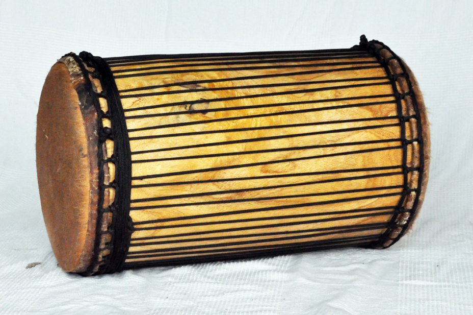 Melina Traditionnelle Aufbau Sangban Dundun - Dundun Basstrommel aus Guinea