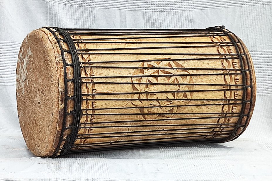 Melina traditionnelle Aufbau Dundunba Dundun - Dundun Basstrommel aus Guinea