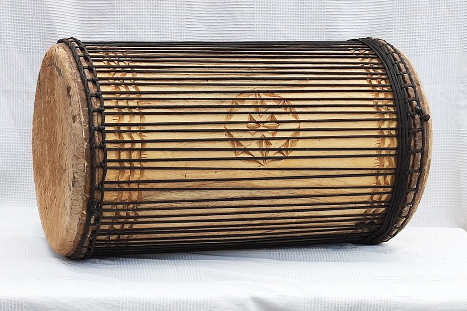 Melina traditionnelle Aufbau Dundunba Dundun - Dundun Basstrommel aus Guinea