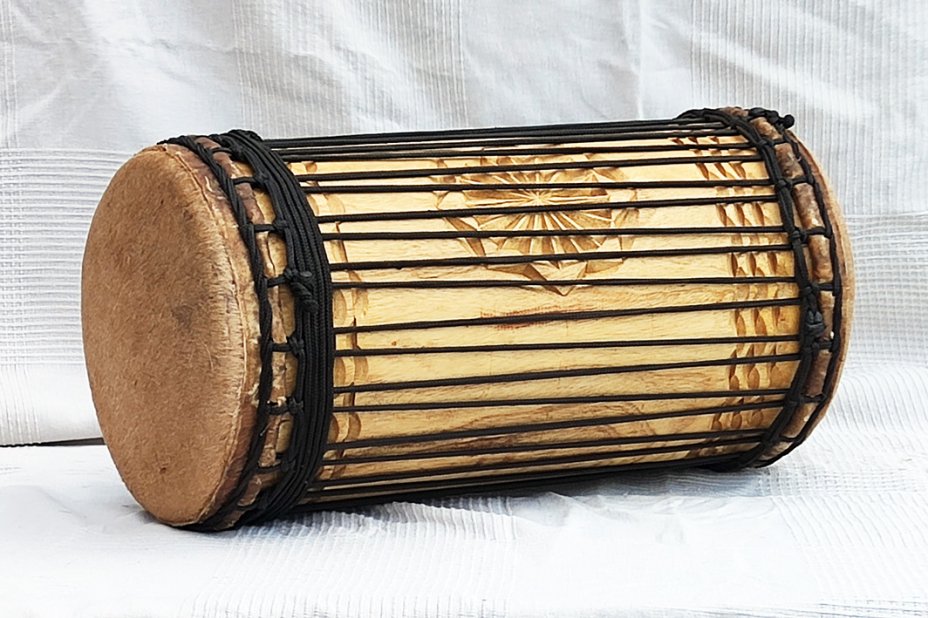 Melina traditionnelle Aufbau Kenkeni Dundun - Dundun Basstrommel aus Guinea