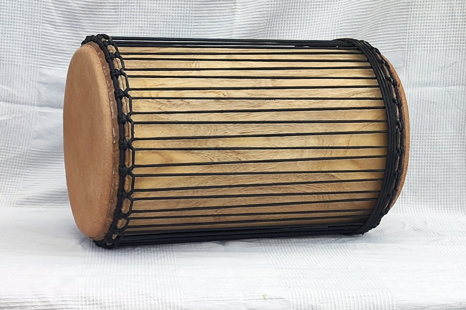 Melina Sangban aus Guinea (4 Spannreifen Aufbau)