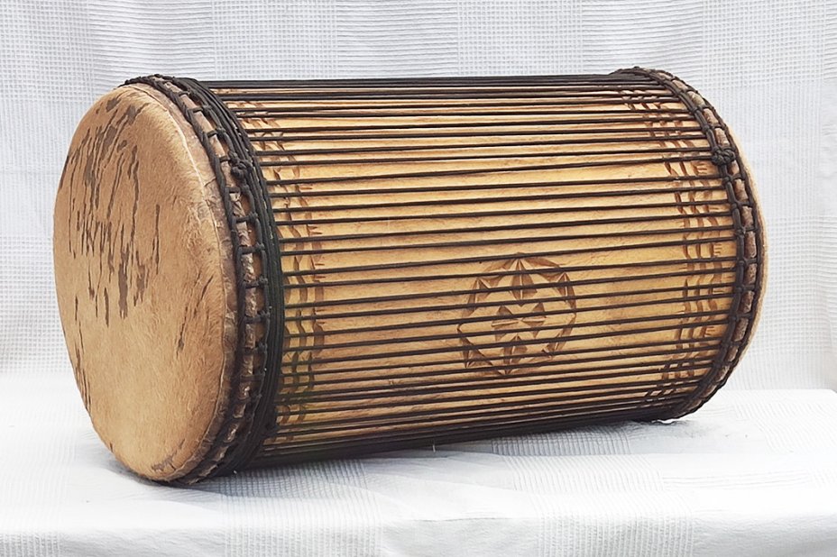 Melina traditionnelle Aufbau Dundunba Dundun - Dundun Basstrommel aus Guinea