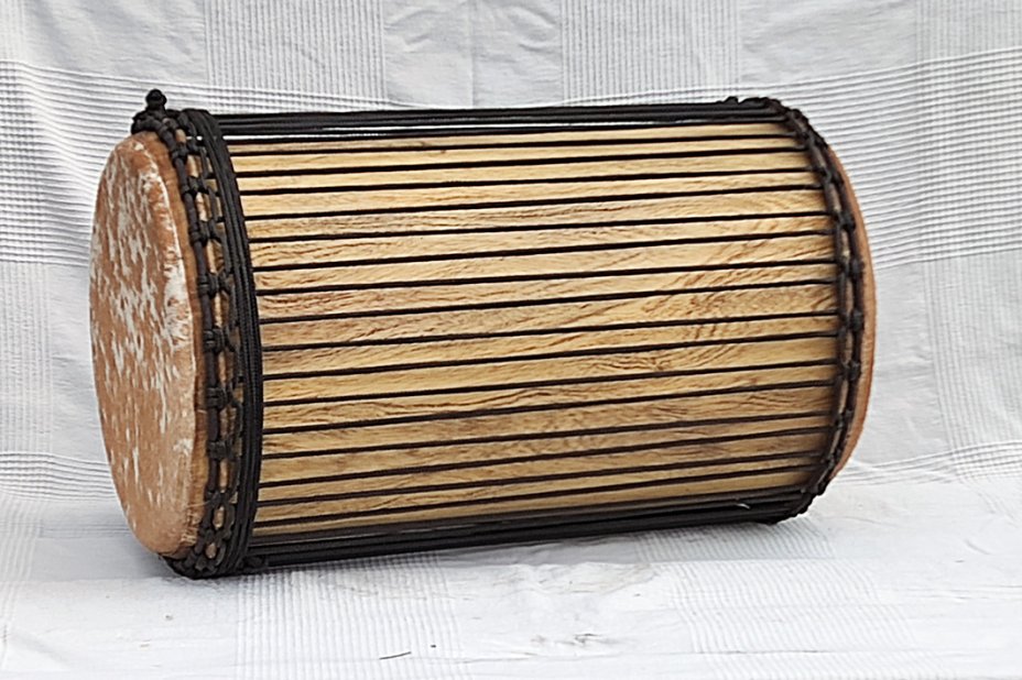 Melina Sangban aus Guinea (4 Spannreifen Aufbau)