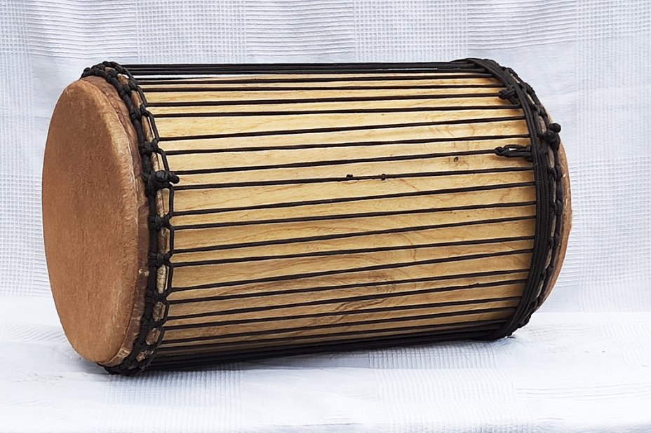 Melina Sangban aus Guinea (4 Spannreifen Aufbau)