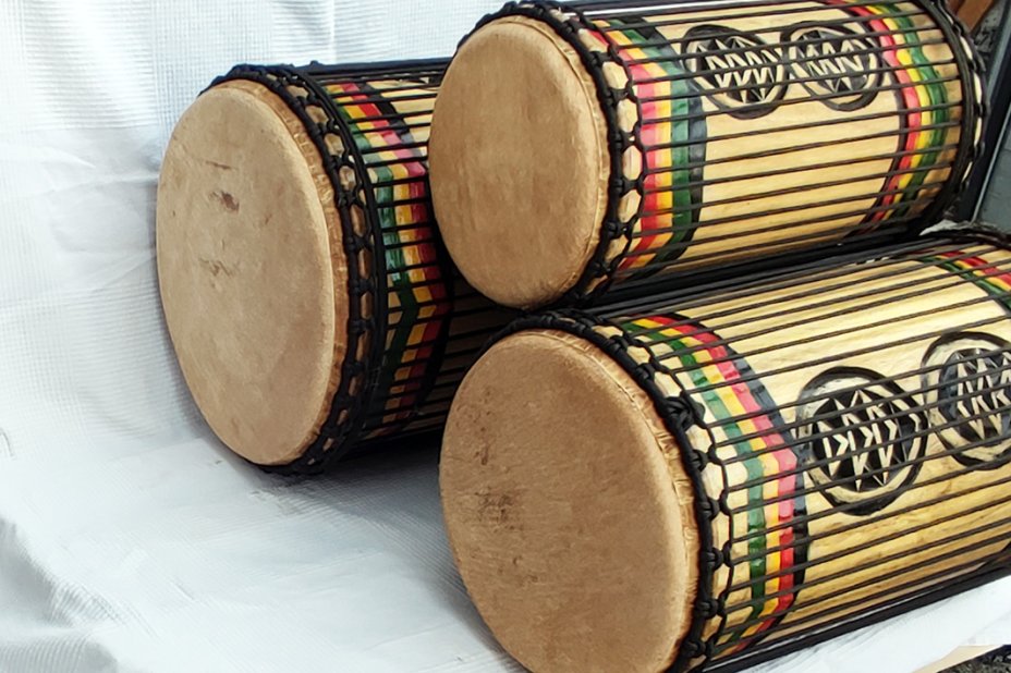 Melina Dunun Basstrommelset aus Guinea