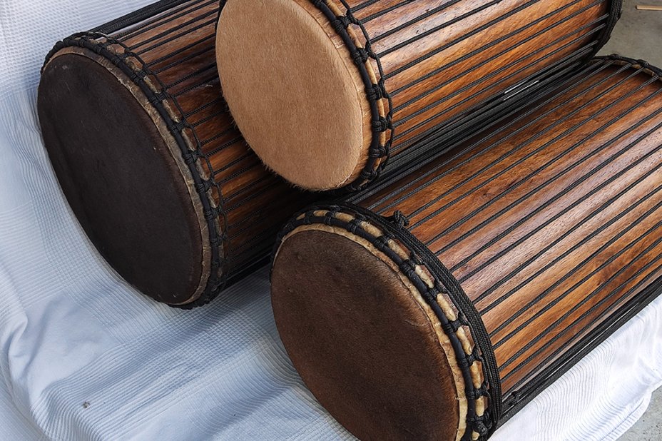 Palisander (Gueni) Dunun Basstrommelset aus Guinea