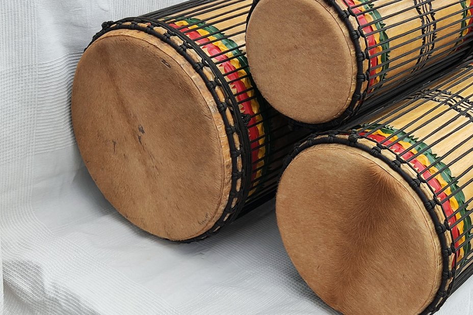 Melina Dunun Basstrommelset aus Guinea