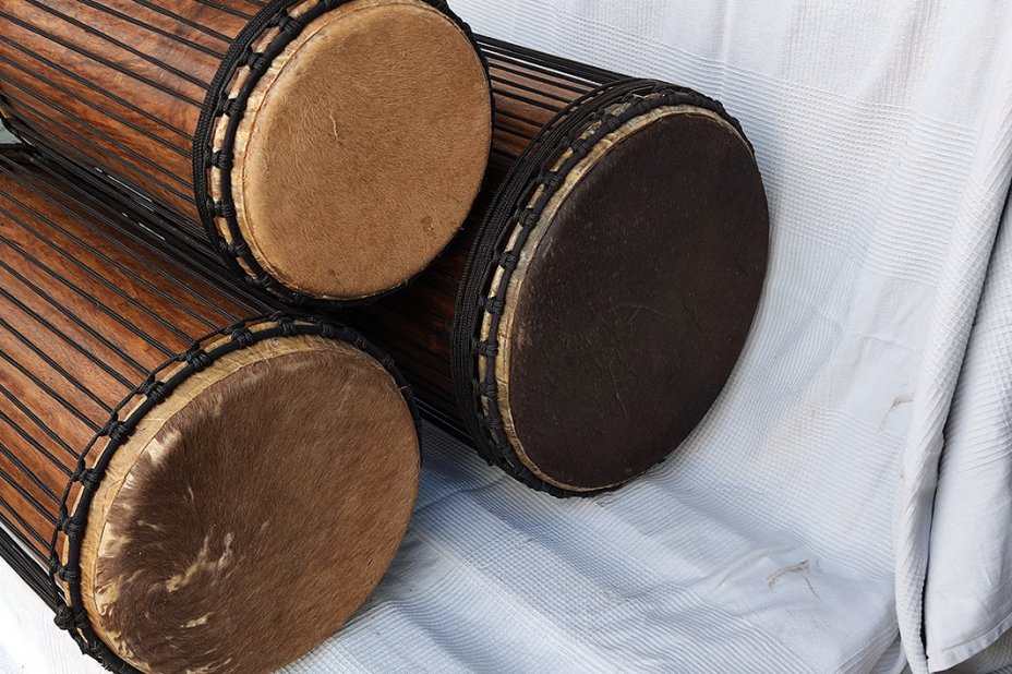 Palisander (Gueni) Dunun Basstrommelset aus Guinea