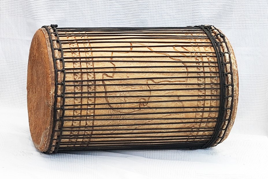 Melina traditionnelle Aufbau Dundunba Dundun - Dundun Basstrommel aus Guinea