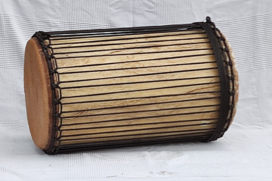 Melina Sangban aus Guinea (4 Spannreifen Aufbau)
