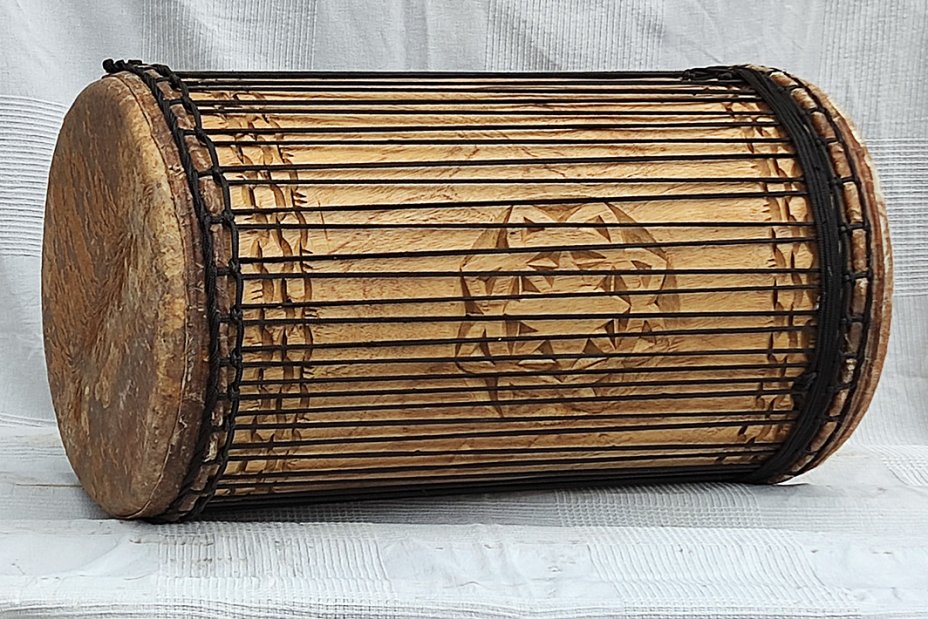 Melina traditionnelle Aufbau Dundunba Dundun - Dundun Basstrommel aus Guinea