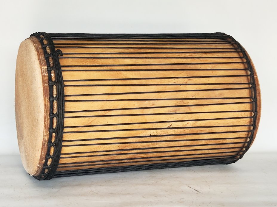 Melina Dundunba aus Guinea (4 Spannreifen Aufbau)