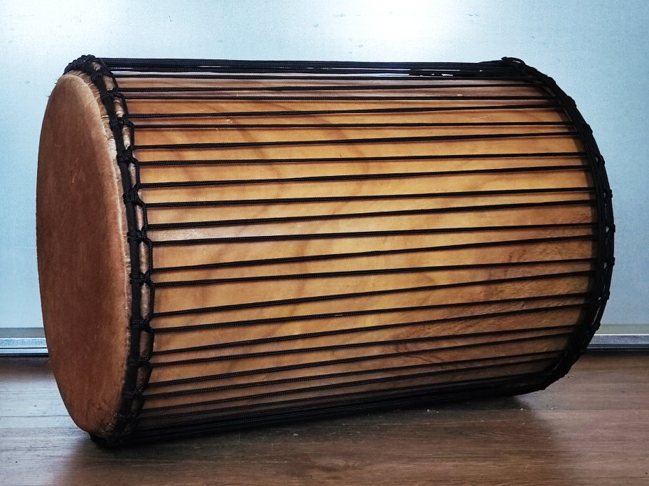 Melina Dundunba aus Guinea (4 Spannreifen Aufbau)