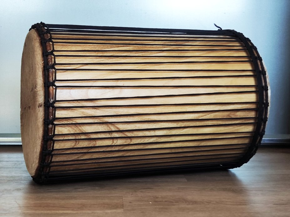 Melina Dundunba aus Guinea (4 Spannreifen Aufbau)