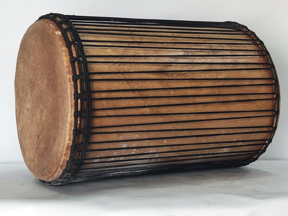 Melina Dundunba aus Guinea (4 Spannreifen Aufbau)