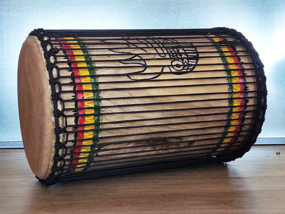 Melina Dundunba aus Guinea (4 Spannreifen Aufbau)