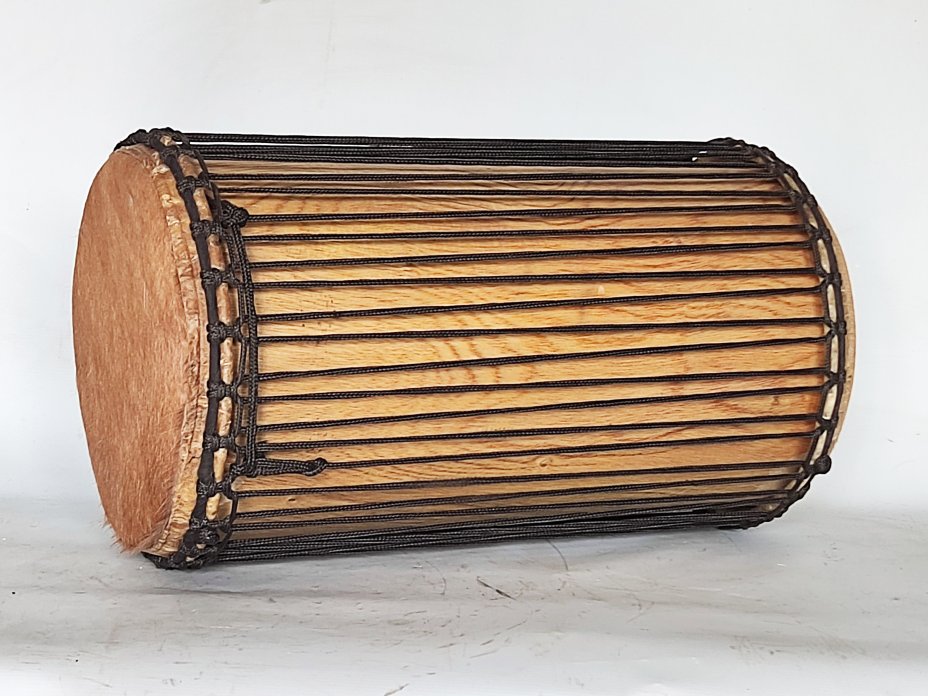 Melina Kenkeni aus Guinea (4 Spannreifen Aufbau)