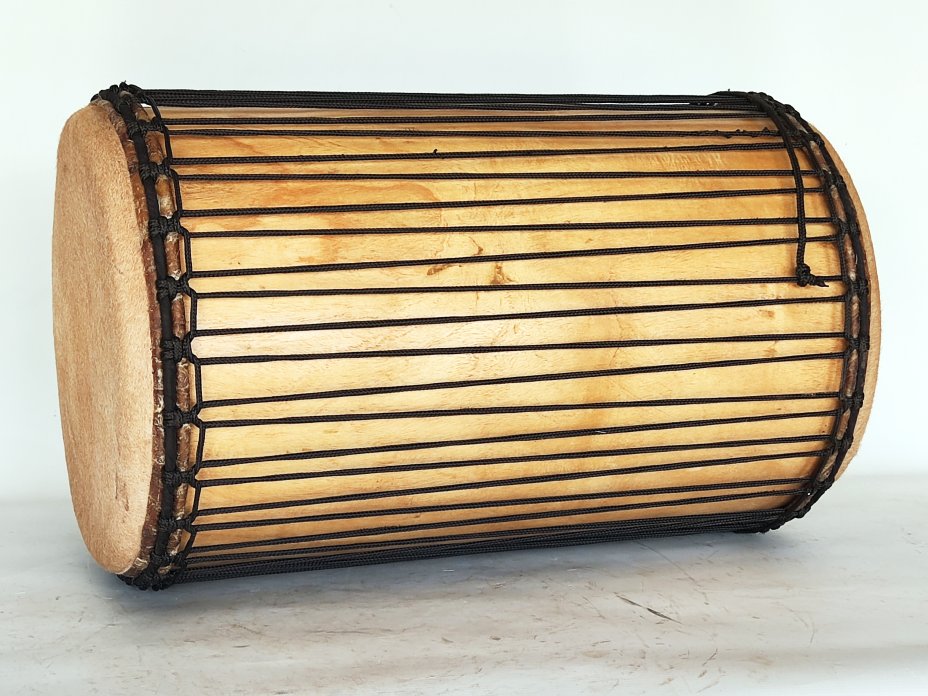 Melina Sangban aus Guinea (4 Spannreifen Aufbau)