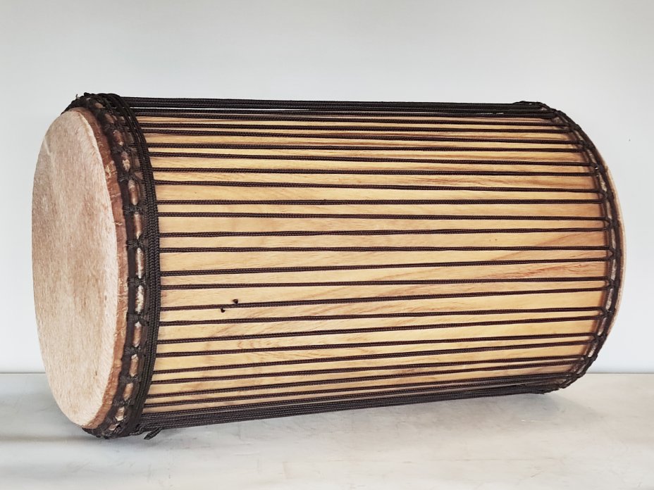 Melina Dundunba aus Guinea (4 Spannreifen Aufbau)