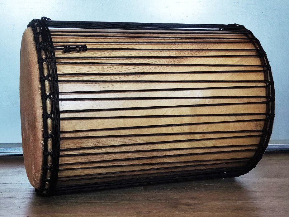 Melina Dundunba aus Guinea (4 Spannreifen Aufbau)