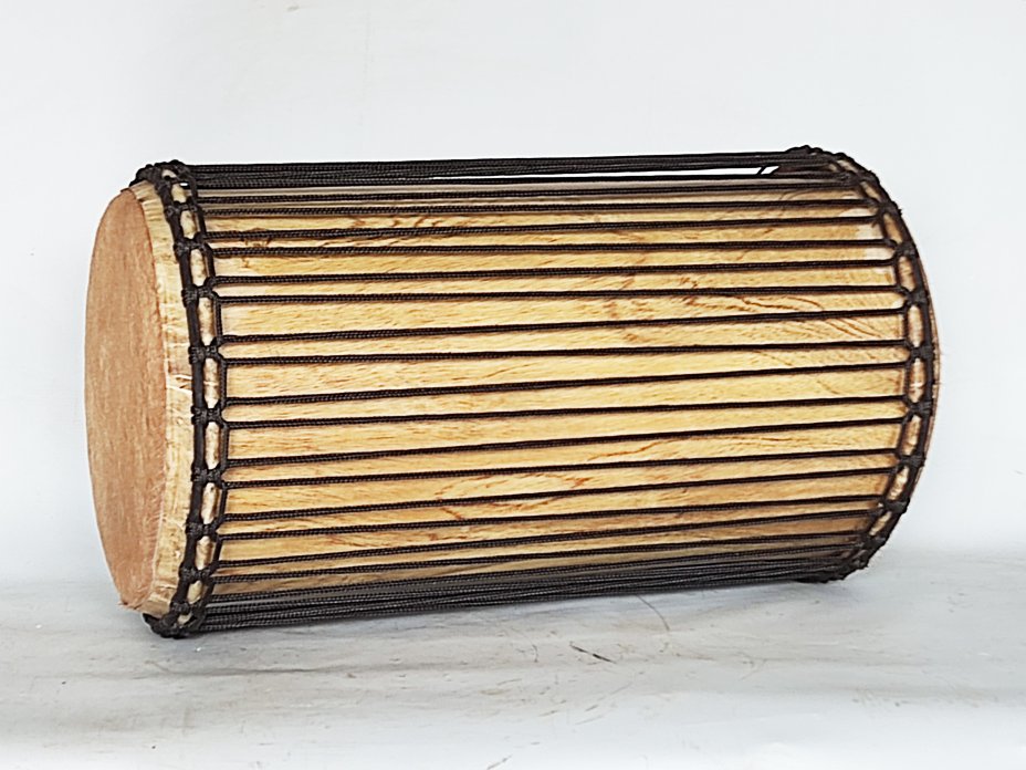 Melina Kenkeni aus Guinea (4 Spannreifen Aufbau)