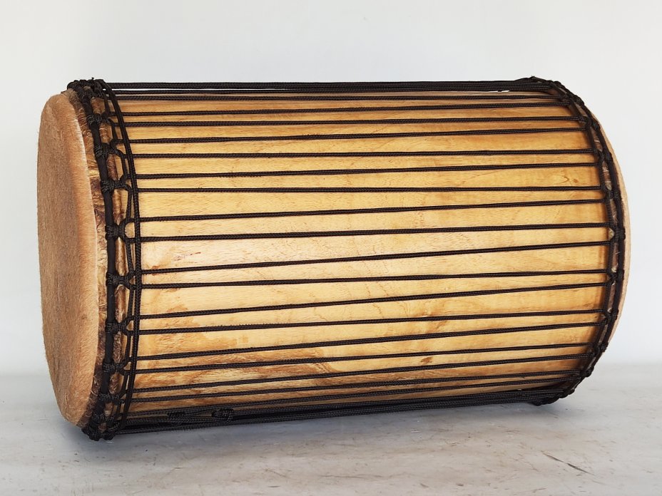Melina Sangban aus Guinea (4 Spannreifen Aufbau)
