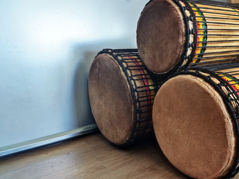 Dunun Basstrommeln Satz - Dundun Set aus Guinea