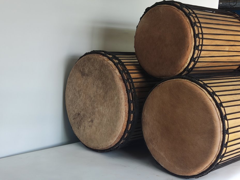 Dunun Basstrommeln Satz - Dundun Set aus Guinea