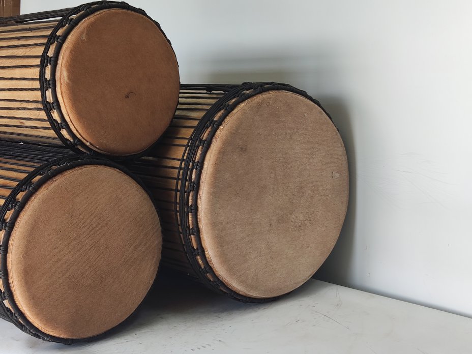 Dunun Basstrommeln Satz - Dundun Set aus Guinea
