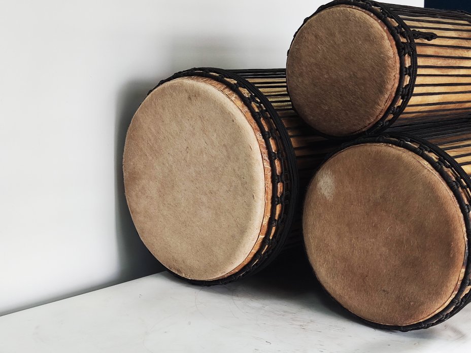 Dunun Basstrommeln Satz - Dundun Set aus Guinea