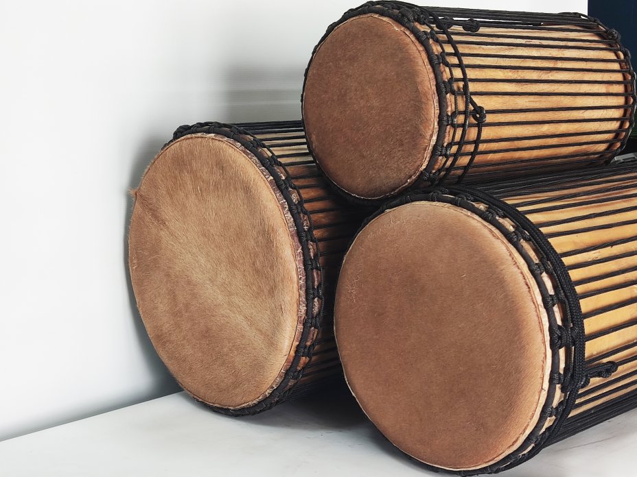 Dunun Basstrommeln Satz - Dundun Set aus Guinea