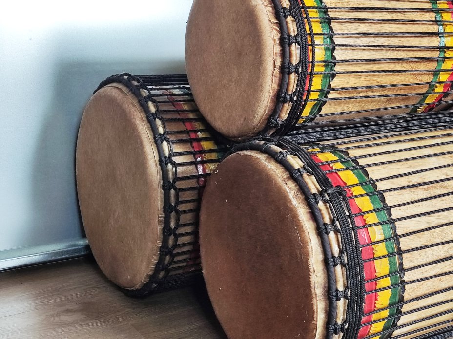 Dunun Basstrommeln Satz - Dundun Set aus Guinea