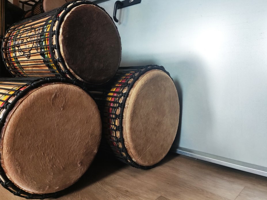 Dunun Basstrommeln Satz - Dundun Set aus Guinea