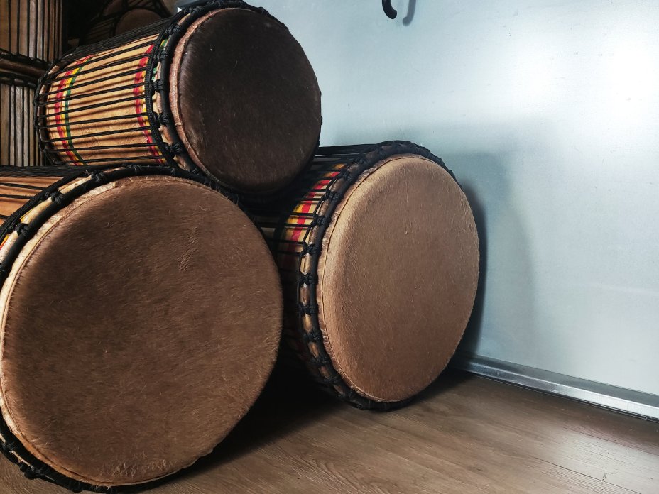 Dunun Basstrommeln Satz - Dundun Set aus Guinea