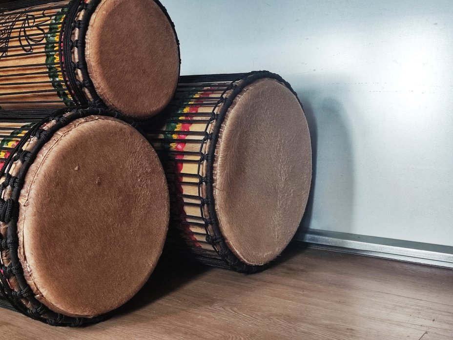 Dunun Basstrommeln Satz - Dundun Set aus Guinea