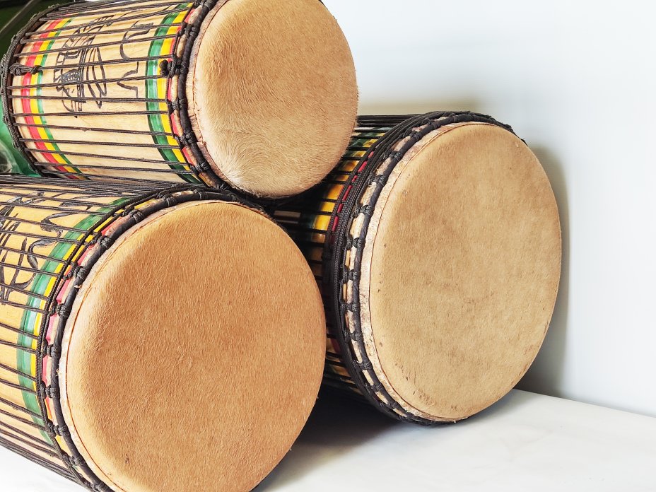 Dunun Basstrommeln Satz - Dundun Set aus Guinea