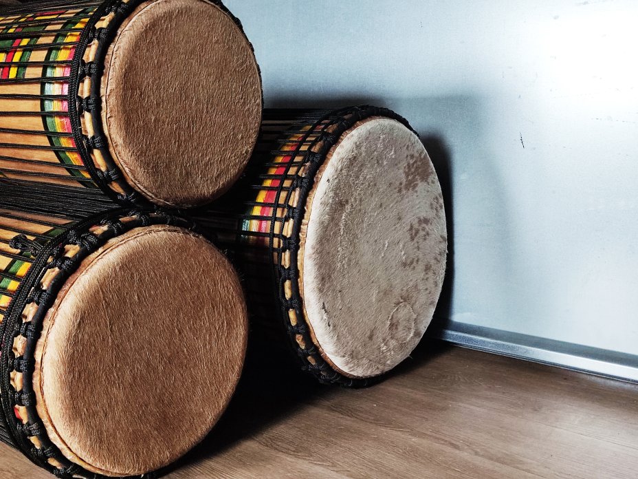 Dunun Basstrommeln Satz - Dundun Set aus Guinea