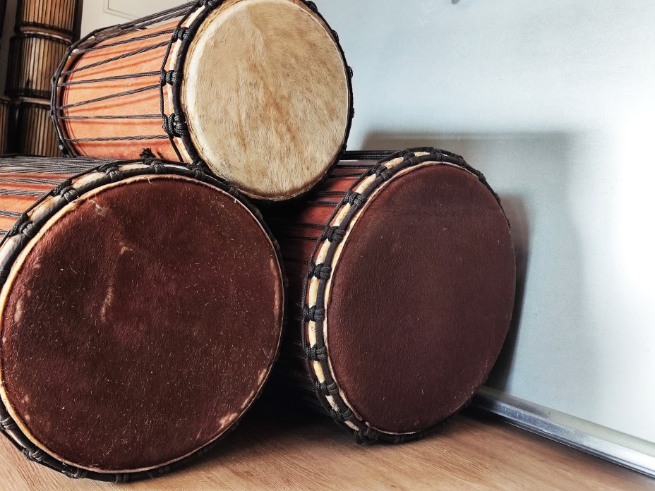 Dunun Basstrommeln Satz - Dundun Set aus Mali