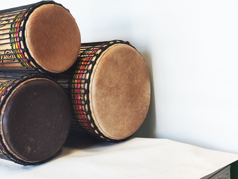 Dunun Basstrommeln Satz - Dundun Set aus Guinea