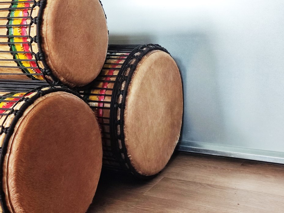 Dunun Basstrommeln Satz - Dundun Set aus Guinea