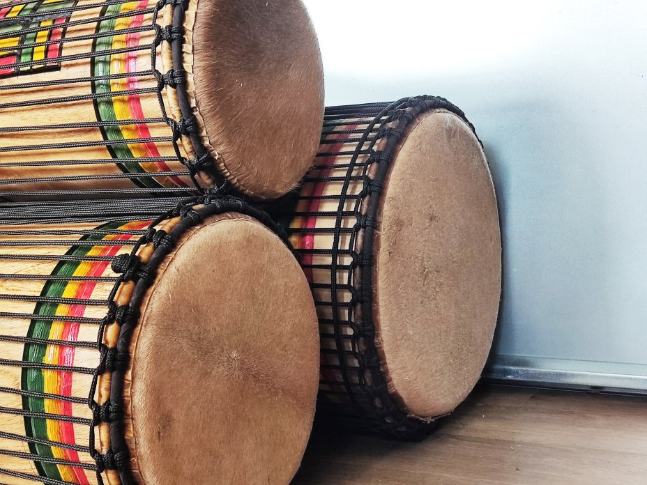 Dunun Basstrommeln Satz - Dundun Set aus Guinea